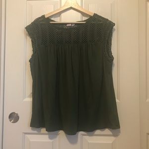 GAP T-Shirt With Crochet Details. XL